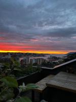 Sunset Penthouse with a Large Terrace & Fjord View - Bed and Breakfast Sandnes