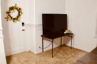 Second-Story Sunflower Suite - Bed and Breakfast Burley