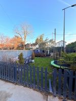 Large 3-bedroom house, garden near Paris and Disney - Chambres d'hôtes Rosny-sous-Bois