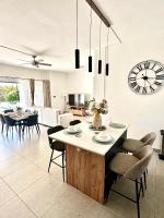 Luxury 3BR Apartment 2 Min Pereybere Beach & Pool - Ferienwohnung Grand Baie