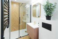 Rose Studio Ursynow King Bed Terrace - Bed and Breakfast Warschau