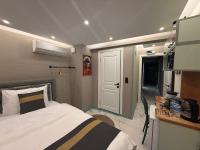 Modern Compact Studio Near Metro Station - B&B Estambul