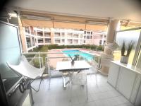GOLFE-JUAN, grand T1 lumineux , piscine , parking & plage pour 4 personnes - B&B Vallauris
