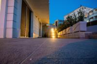 Apartman 76 - Modern Apartment with On-Site Private Parking - Chambres d'hôtes Split