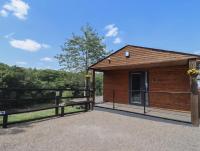 The Cabin - Private Car Park with CCTV - Fast WiFi - Peaceful Retreat with Views for Business or Couples - B&B Oldbury