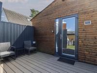 The Cabin - Private Car Park with CCTV - Fast WiFi - Peaceful Retreat with Views for Business or Couples - Chambres d'hôtes Oldbury
