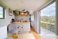 Charming Hut with Outdoor Bath & Decking Sea Views - Chambres d'hôtes Sidmouth