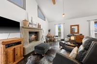 Cross Mt Retreat - Hot Tub & 2 Private Suites - B&B Fredericksburg