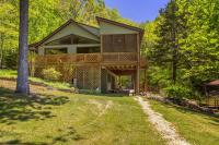 Stylish 4BR Lakefront Cabin w Hot Tub - B&B Marion
