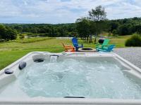 Scenic 2BR A-Frame w Hot Tub & Views - B&B Makanda