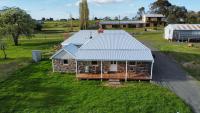 Cosy 2 bedroom cottage with farmland views 15 mins from Ballarat - B&B Ross Creek