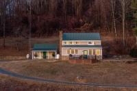 Mack's Retreat - Monroe Retreat with Mountain Views and Fire Pit! - B&B Monroe
