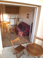 Apartment mit Doppelbett und Terrasse sowie Gartenblick 