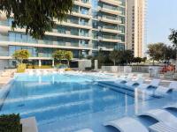 Vogue Vacation Homes, Emaar Beachfront Beach Vista near JBR and Palm Jumeirah, One Bedroom Apartment with Balcony and Private Beach, Access to all Amenities - Chambres d'hôtes Dubaï