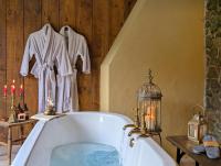 Gablebach Cottage With outdoor tub & log burner - B&B Llangadog