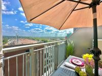 Contemporary Bromley Penthouse with Balcony - B&B Bromley