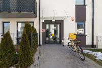 Stylish Apartment with Garden and Parking in Żywiec by Noclegi Renters - Chambres d'hôtes Żywiec