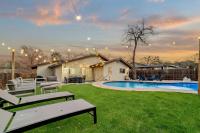 Pool Oasis Gym, Games & Fire Pit - B&B San Antonio