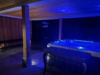 Large ocean view family retreat - B&B Comox