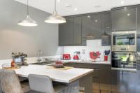 Modern Apartment Private Parking & Terrace - B&B Plymouth