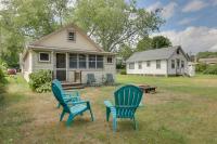 'Grandma's Cottage' w/ Sunroom: Walk to Beach - Ferienwohnung Old Saybrook