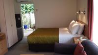 Executive Studio with Spa Bath