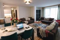 116 Duży Apartament rodzinny z aneksem kuchennym 200 m od morza jacuzzi i sauny w obiekcie - Chambres d'hôtes Kołobrzeg