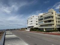 departamento 4 ambientes frente al mar con cochera privada CostaAzulPunta - B&B Punta del Este