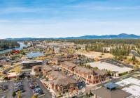 Basecamp in Riverstone Walk to River Shops and more - B&B Coeur d'Alene