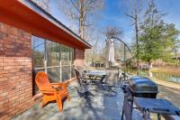 Hot Tub, Lake Access! Angler’s Escape in Hemphill - Chambres d'hôtes Hemphill