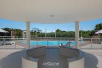 Condomínio à Beira-mar com Piscina em Morro das Pedras - PROs - B&B Florianópolis