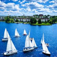 Marina Glamour - 3pok, widok na jezioro, klimatyzacja, parking podziemny, winda, Netflix - Chambres d'hôtes Iława