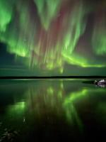 Aurora views from 2 br apartment by lake - B&B Yellowknife