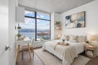 Upscale 2BR Condo with Breathtaking Mountain Views - Bed and Breakfast Vancouver