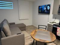 New 1 Bedroom Self Check in Near U of S and RUH - Chambres d'hôtes Saskatoon