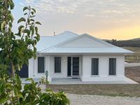 Wildflower Quarters - Boutique Hotel-Style King Countryside Suite - B&B Seaton