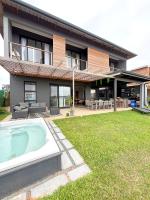Stylish Modern Home in Salta Sibaya, Umdloti - B&B eMdloti