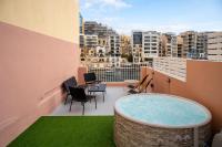 Sumptuous 2 bedrooms townhouse with large roof top terrace, hot tub & sea view GOSTJ-2 - B&B San Julián