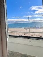 Villa Pacis rénovée - Face mer La Baule hyper centre -15 pers - 5 suites avec SDB -Terrasse & BBQ sous les pins - Chambres d'hôtes La Baule-Escoublac