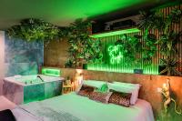Suite Jungle - Love room spa, sauna & cinéma privé - B&B Roquebrune-sur-Argens