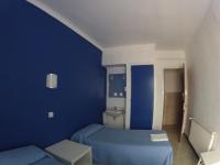 Habitación Doble con balcón y baño compartido - 2 camas