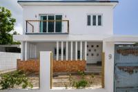 Villa de Playa Beachside Retreat with Balcony and Pool - Chambres d'hôtes San Juan