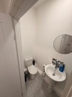 Stylish Dream Home with 4 En-Suite Bedrooms - Bed and Breakfast Liverpool