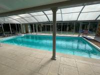 Domaine de la Chesnaie - Piscine couverte - B&B Lancé