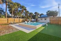 Cozy Bungalow with Private Heated Pool - Chambres d'hôtes Tybee Island