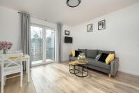 Cosy Apartment with Balcony by Noclegi Renters - B&B Breslavia