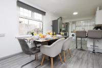 Spacious 4BR Cardiff House By Homesy Vacation Rental - Free Parking & Free Wi-Fi - Ferienwohnung Cardiff