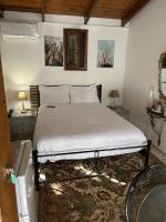 George's Room Halandri - B&B Atenas