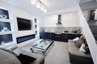 5 Bed Family Home in Treharris, Sleeps 1, Near Bike Park Wales - B&B Treharris