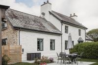 Ty Mawr, The Old School Holiday Homes - Pet Friendly - B&B Llanwrtyd Wells